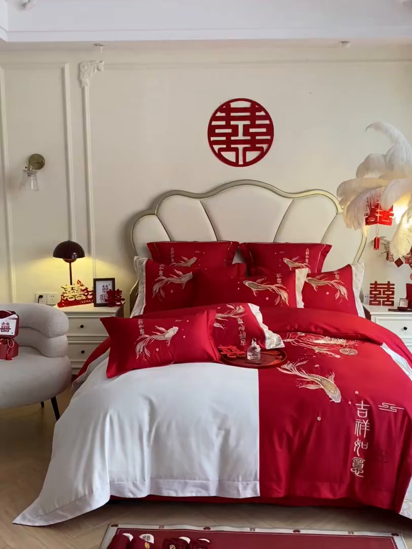 91家纺网 家纺一手货源 找家纺 博纳家纺 2025新款亲肤棉婚庆绣花款四件套 喜结连鲤