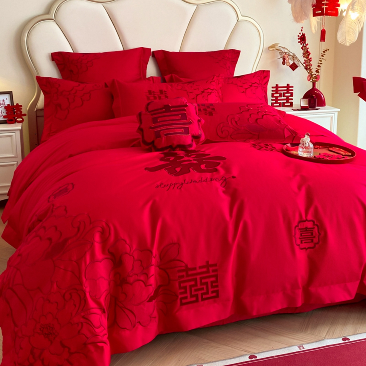 91家纺网 家纺一手货源 找家纺 博纳家纺 2025新款亲肤棉婚庆绣花款四件套 喜悦