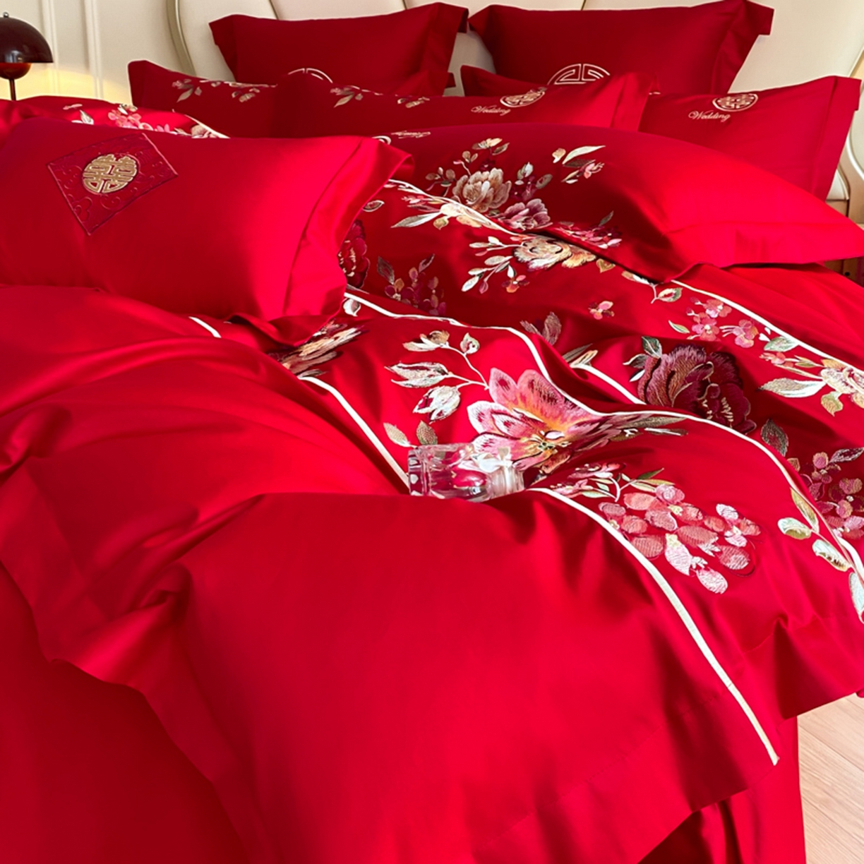 91家纺网 家纺一手货源 找家纺 博纳家纺 2025新款亲肤棉婚庆绣花款四件套 喜爱