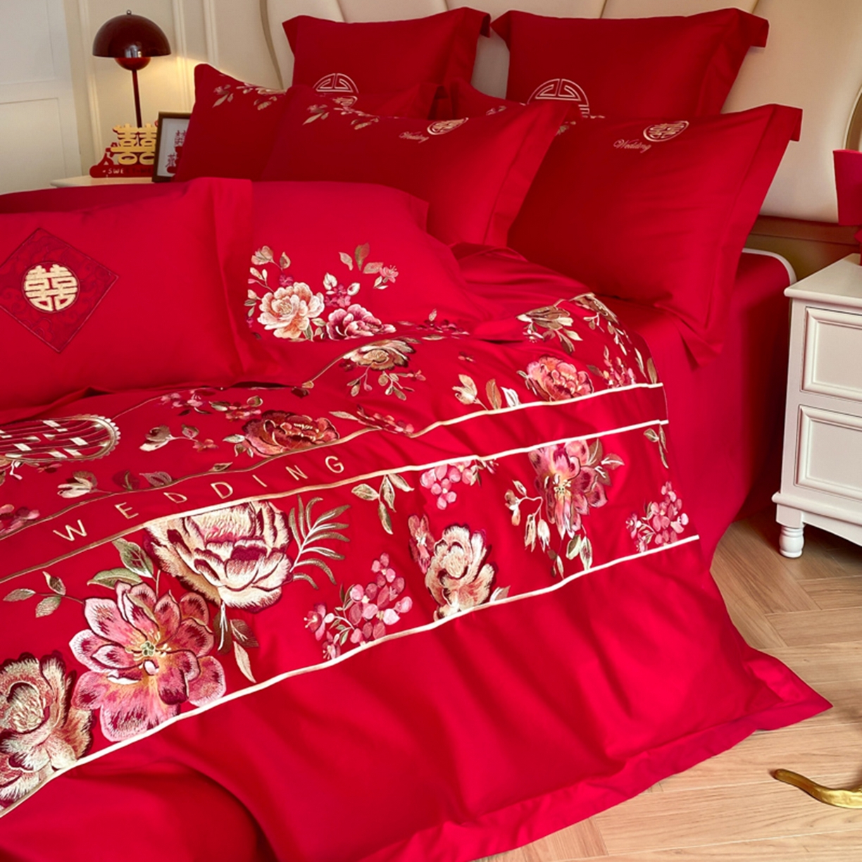 91家纺网 家纺一手货源 找家纺 博纳家纺 2025新款亲肤棉婚庆绣花款四件套 喜爱