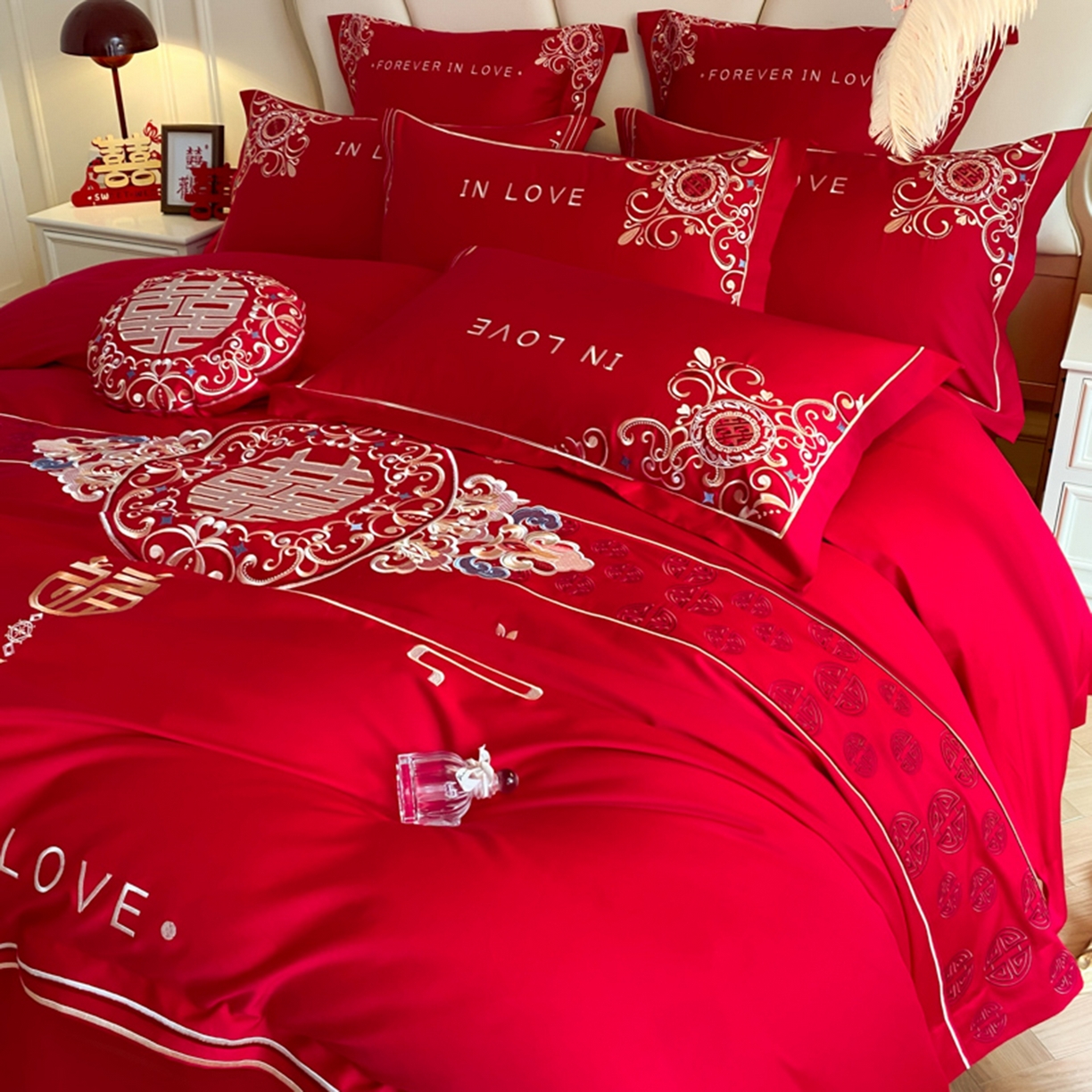 91家纺网 家纺一手货源 找家纺 博纳家纺 2025新款亲肤棉婚庆绣花款四件套 欢天喜地