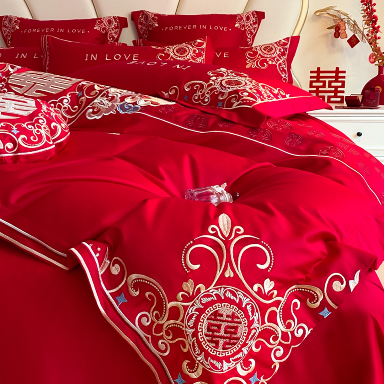 91家纺网 家纺一手货源 找家纺 博纳家纺 2025新款亲肤棉婚庆绣花款四件套 欢天喜地