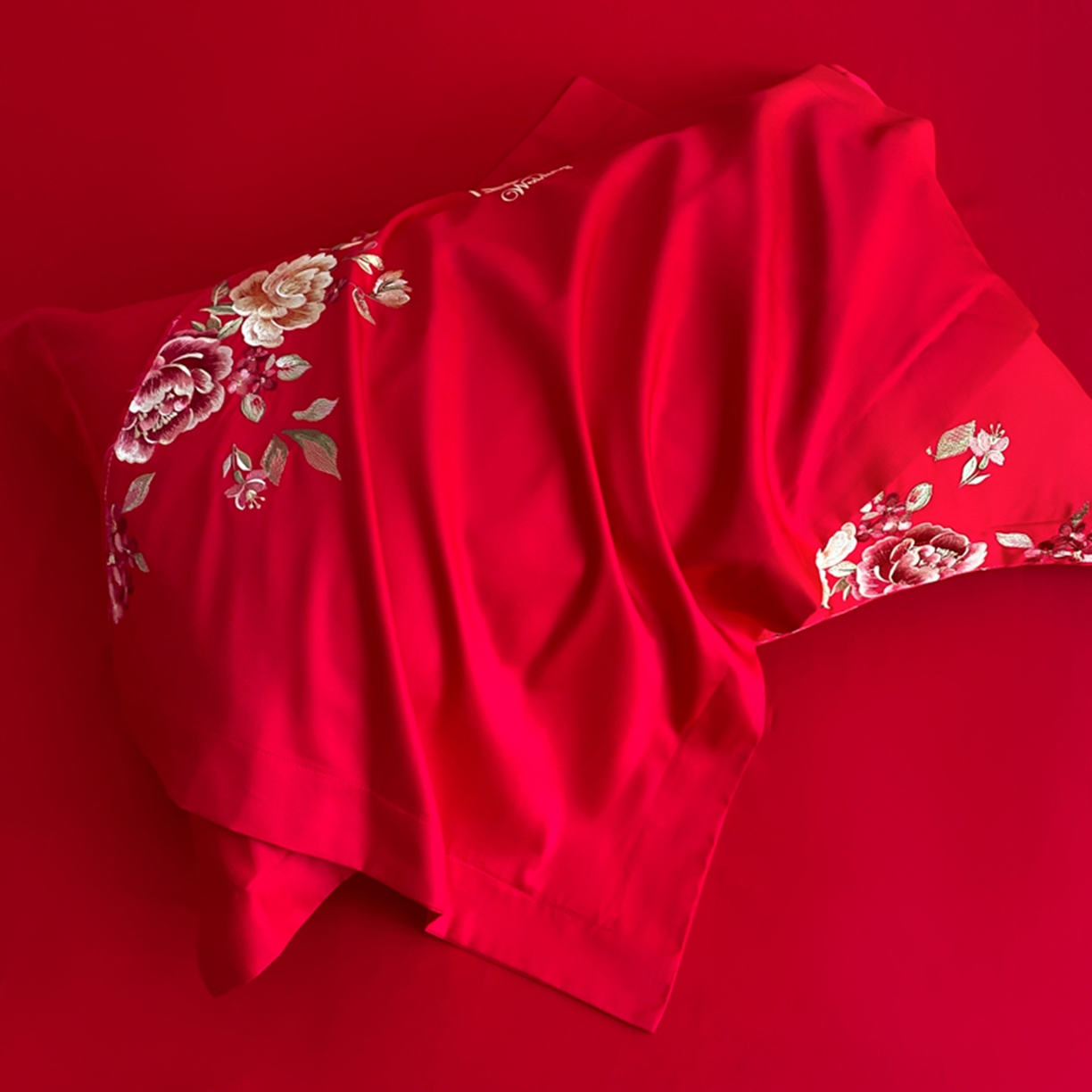 91家纺网 家纺一手货源 找家纺 博纳家纺 2025新款亲肤棉婚庆绣花款四件套 喜爱