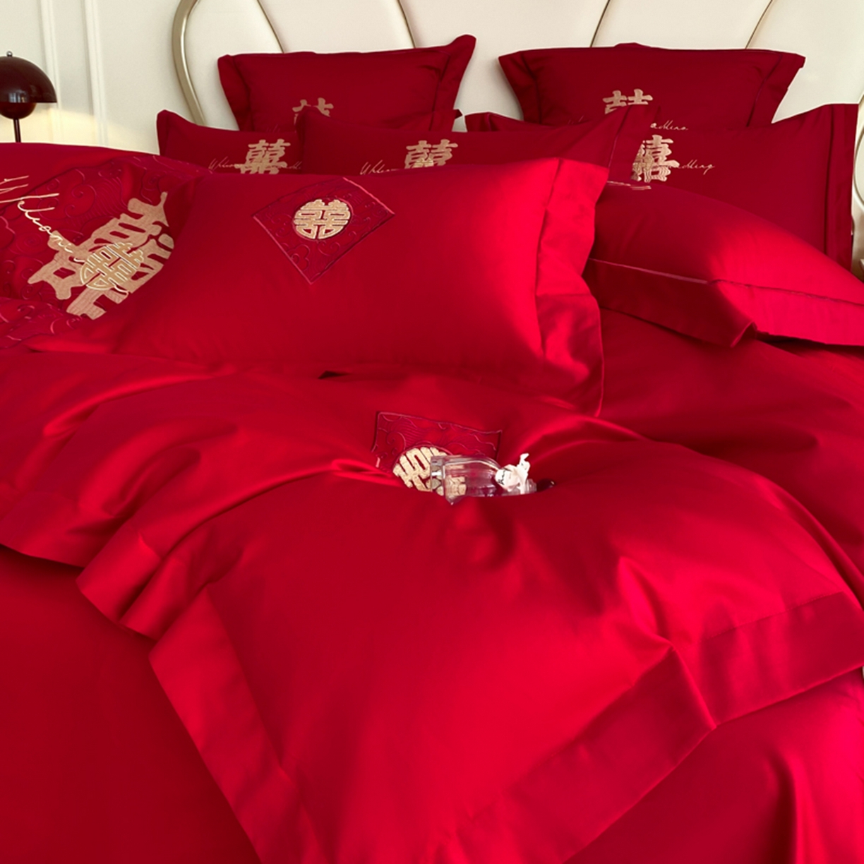 91家纺网 家纺一手货源 找家纺 博纳家纺 2025新款亲肤棉婚庆绣花款四件套 国色天香