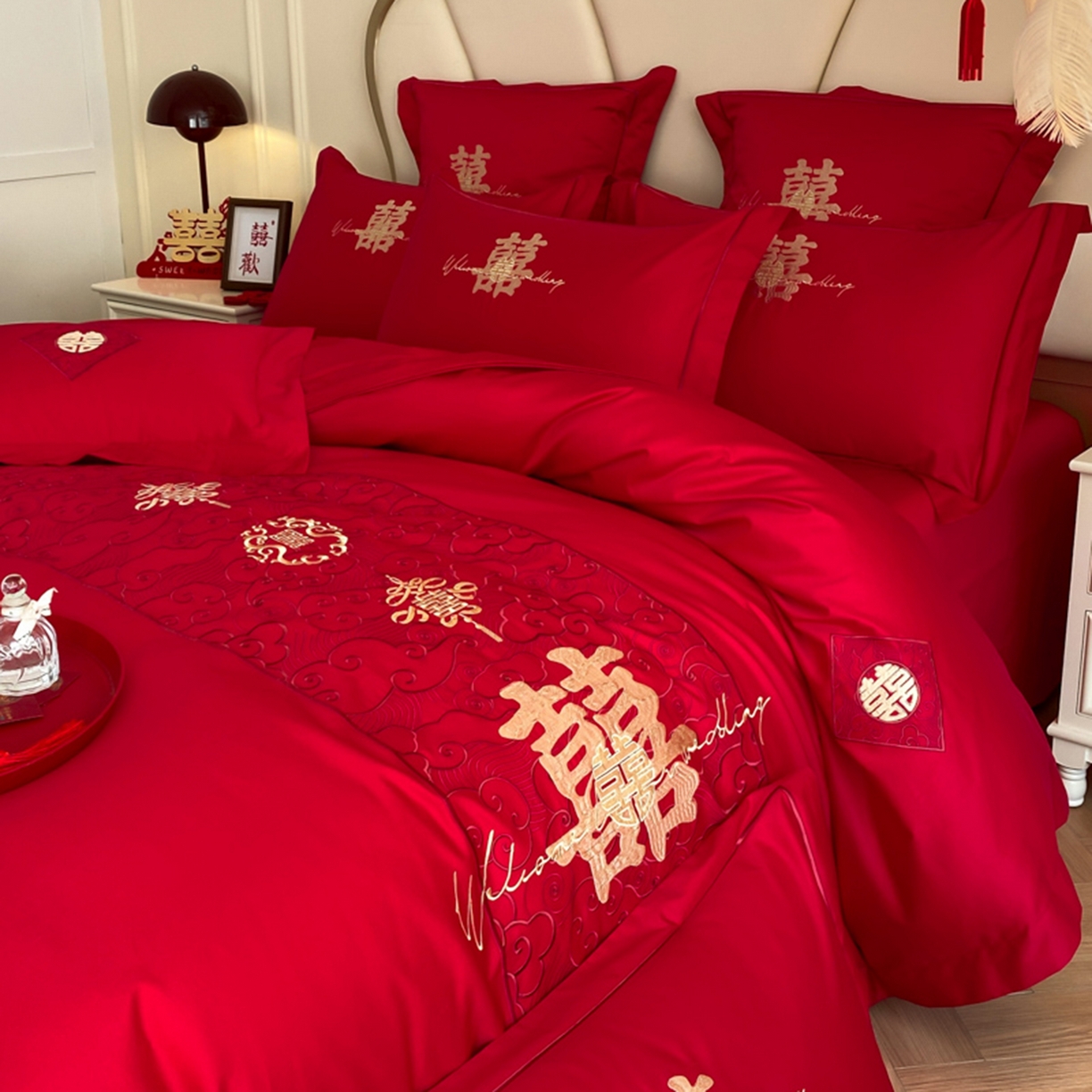 91家纺网 家纺一手货源 找家纺 博纳家纺 2025新款亲肤棉婚庆绣花款四件套 国色天香