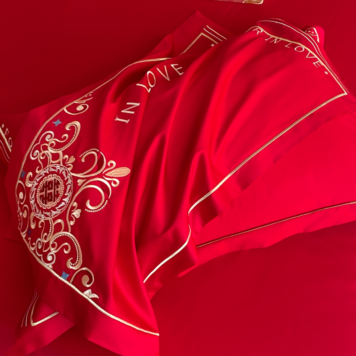 91家纺网 家纺一手货源 找家纺 博纳家纺 2025新款亲肤棉婚庆绣花款四件套 欢天喜地