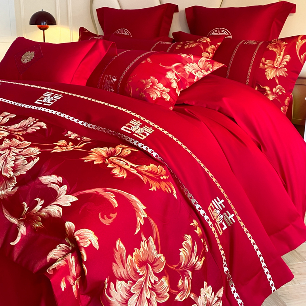 91家纺网 家纺一手货源 找家纺 博纳家纺 2025新款亲肤棉婚庆绣花款四件套 欧式风情