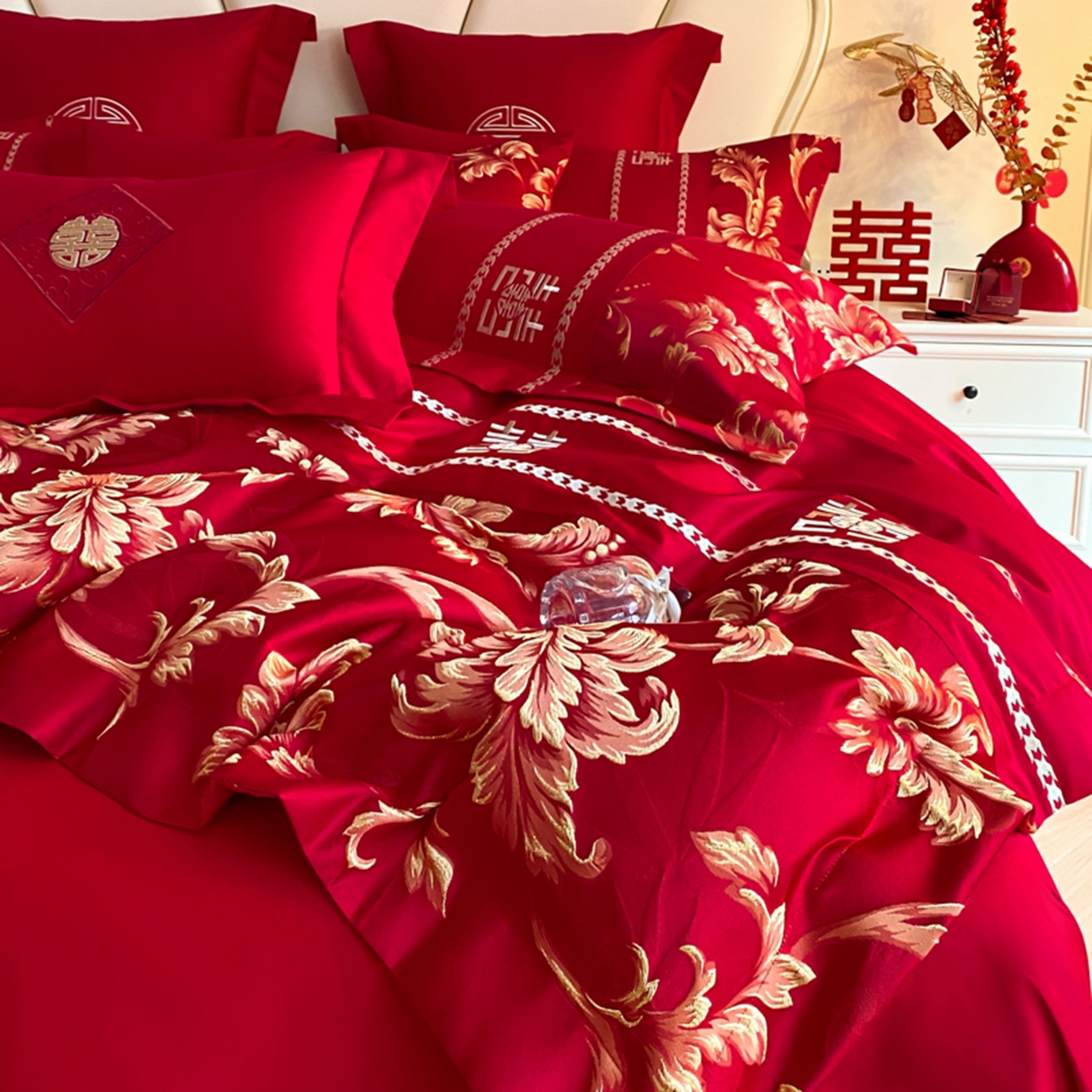 91家纺网 家纺一手货源 找家纺 博纳家纺 2025新款亲肤棉婚庆绣花款四件套 欧式风情