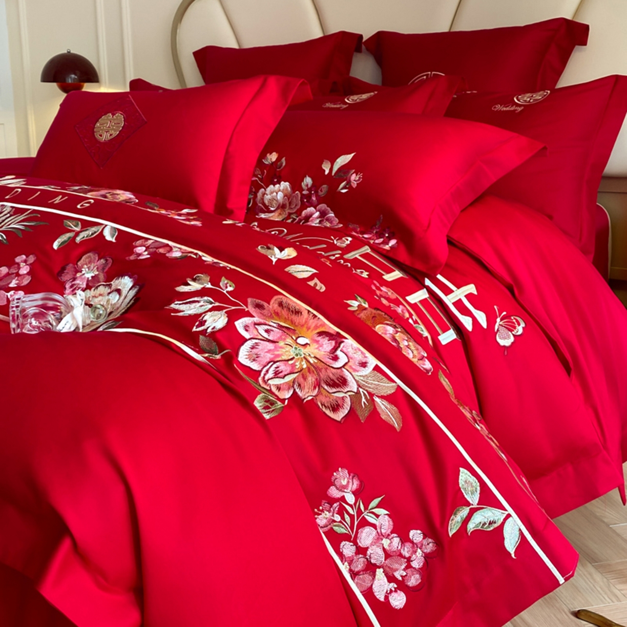 91家纺网 家纺一手货源 找家纺 博纳家纺 2025新款亲肤棉婚庆绣花款四件套 喜爱