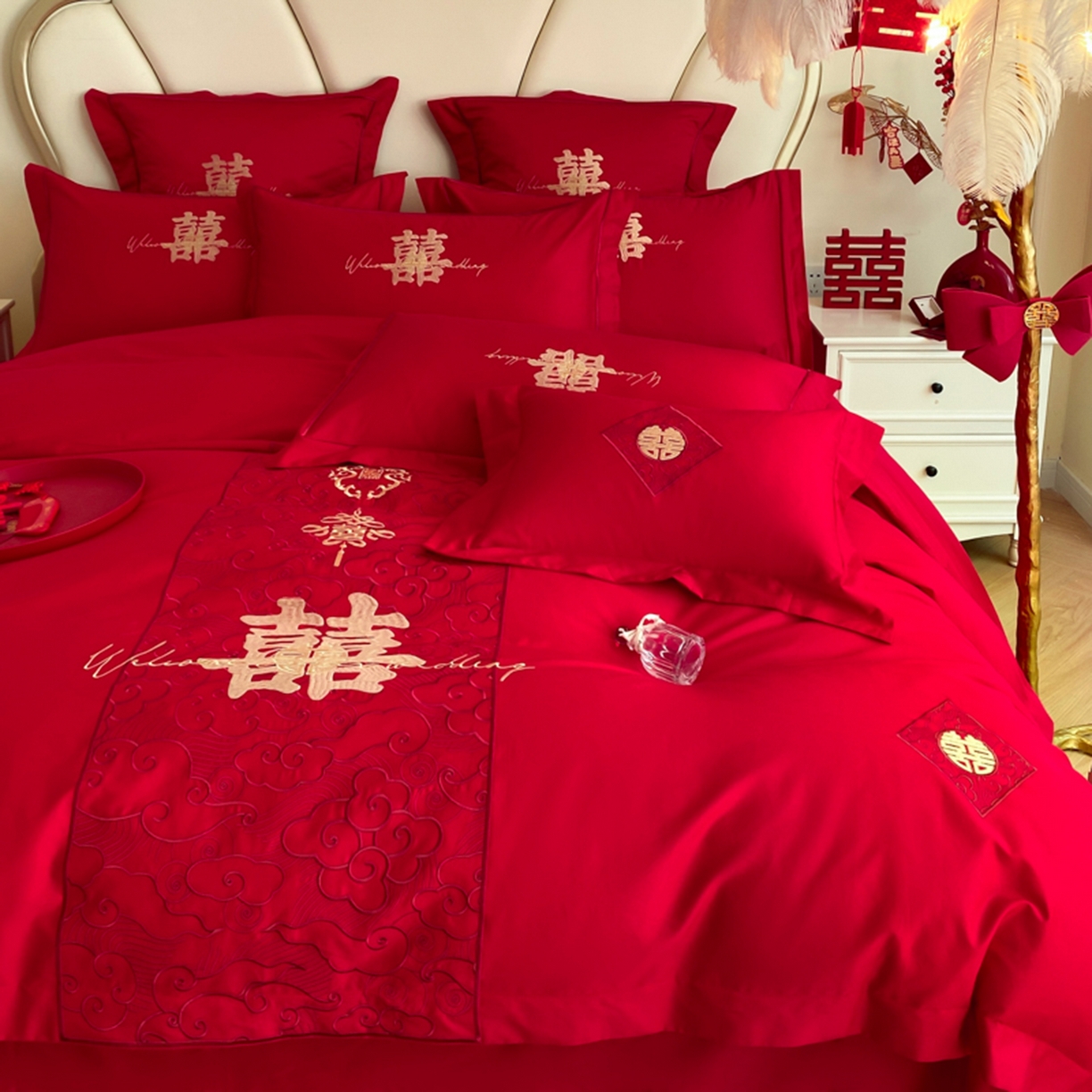 91家纺网 家纺一手货源 找家纺 博纳家纺 2025新款亲肤棉婚庆绣花款四件套 国色天香