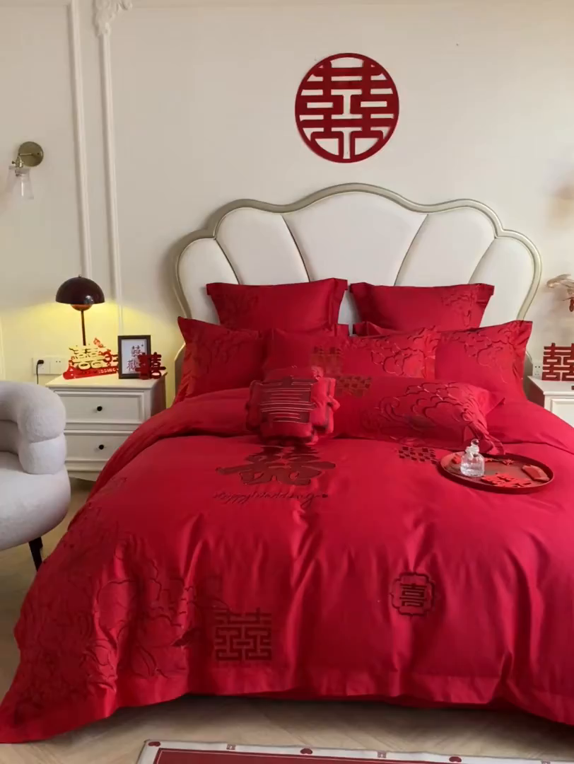 91家纺网 家纺一手货源 找家纺 博纳家纺 2025新款亲肤棉婚庆绣花款四件套 喜悦