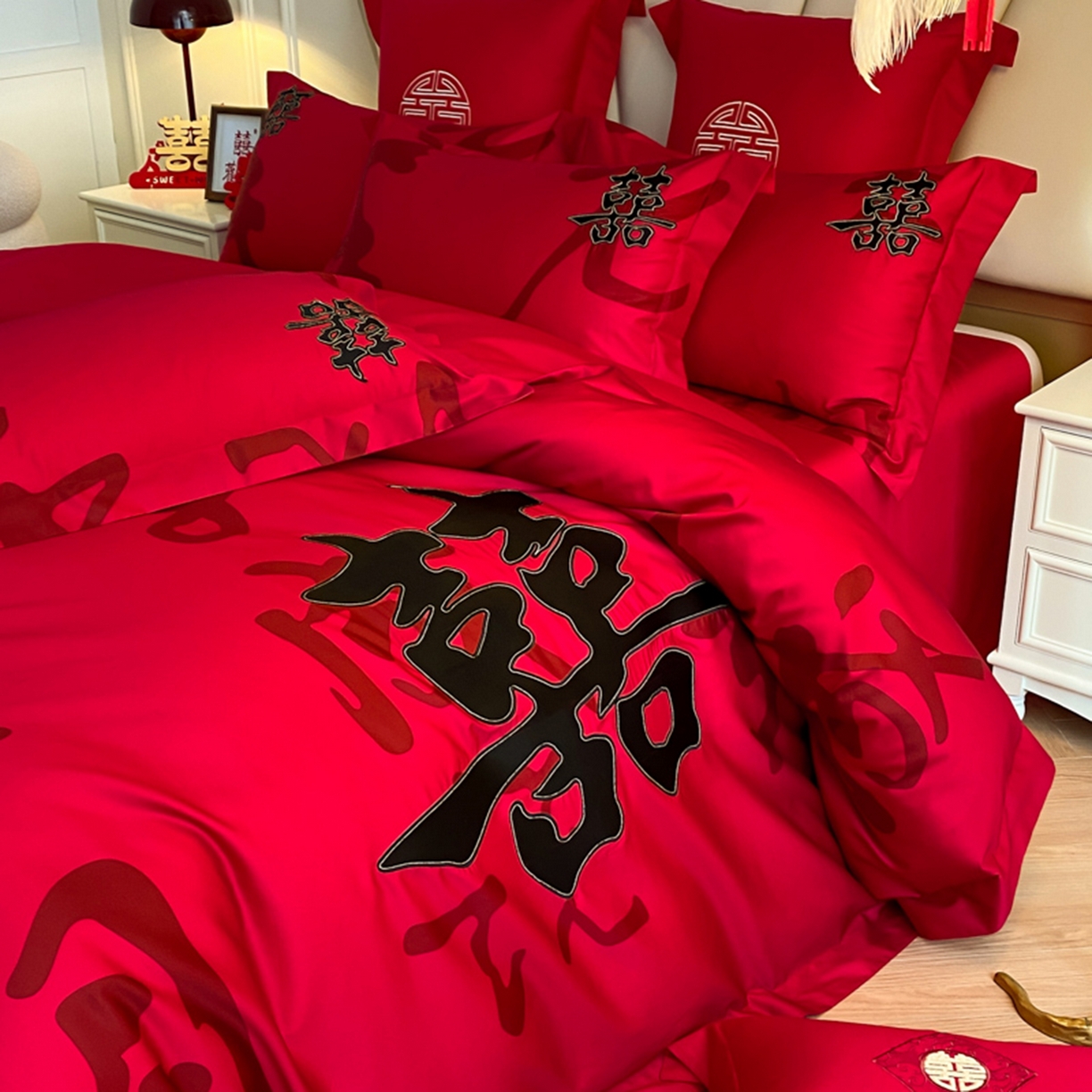 91家纺网 家纺一手货源 找家纺 博纳家纺 2025新款亲肤棉婚庆绣花款四件套 吾家大喜