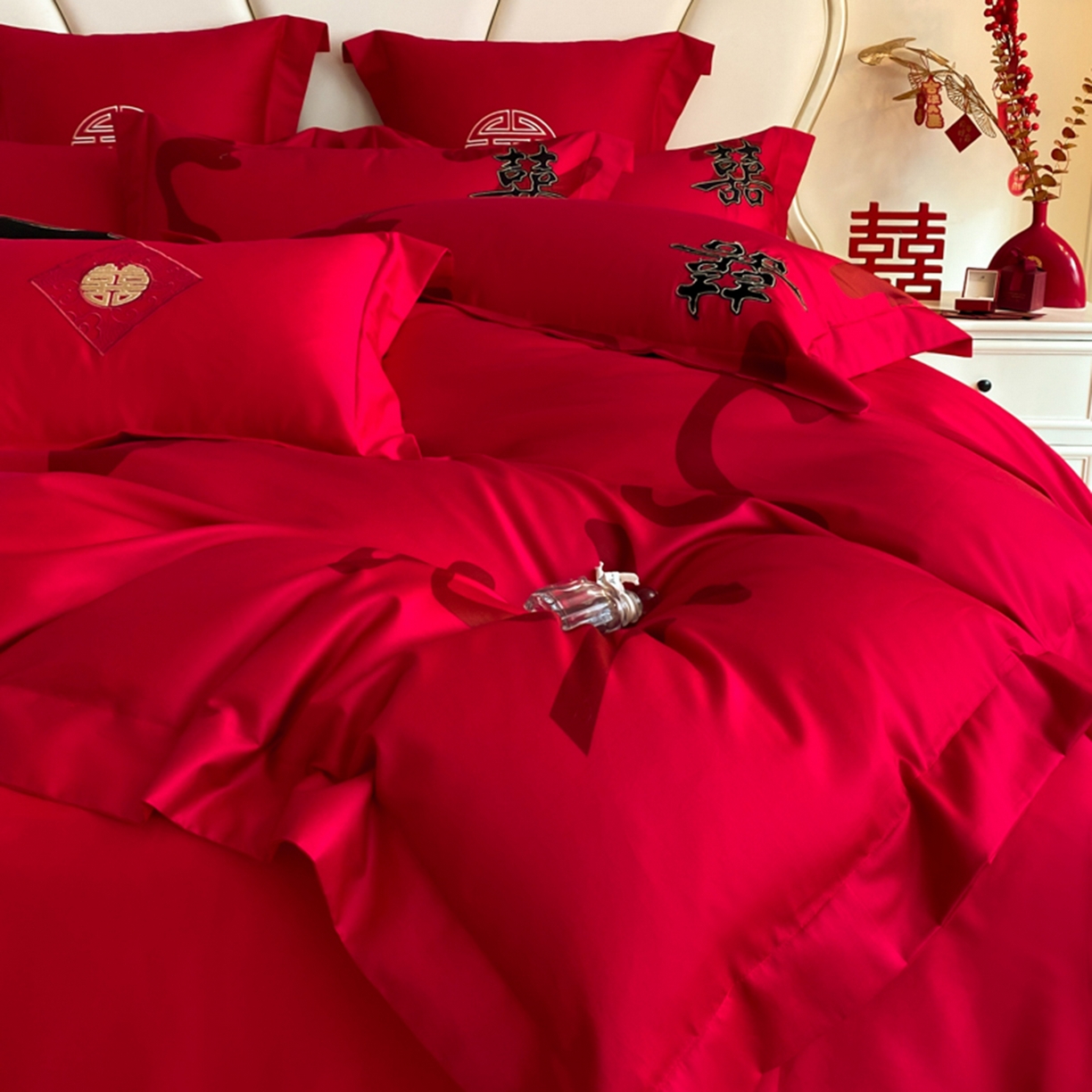 91家纺网 家纺一手货源 找家纺 博纳家纺 2025新款亲肤棉婚庆绣花款四件套 吾家大喜