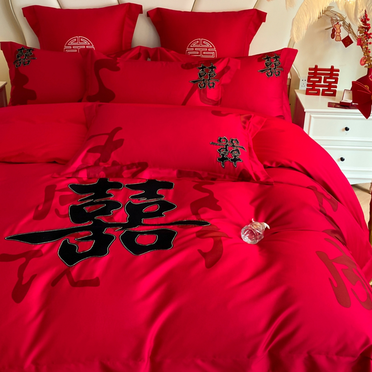 91家纺网 家纺一手货源 找家纺 博纳家纺 2025新款亲肤棉婚庆绣花款四件套 吾家大喜