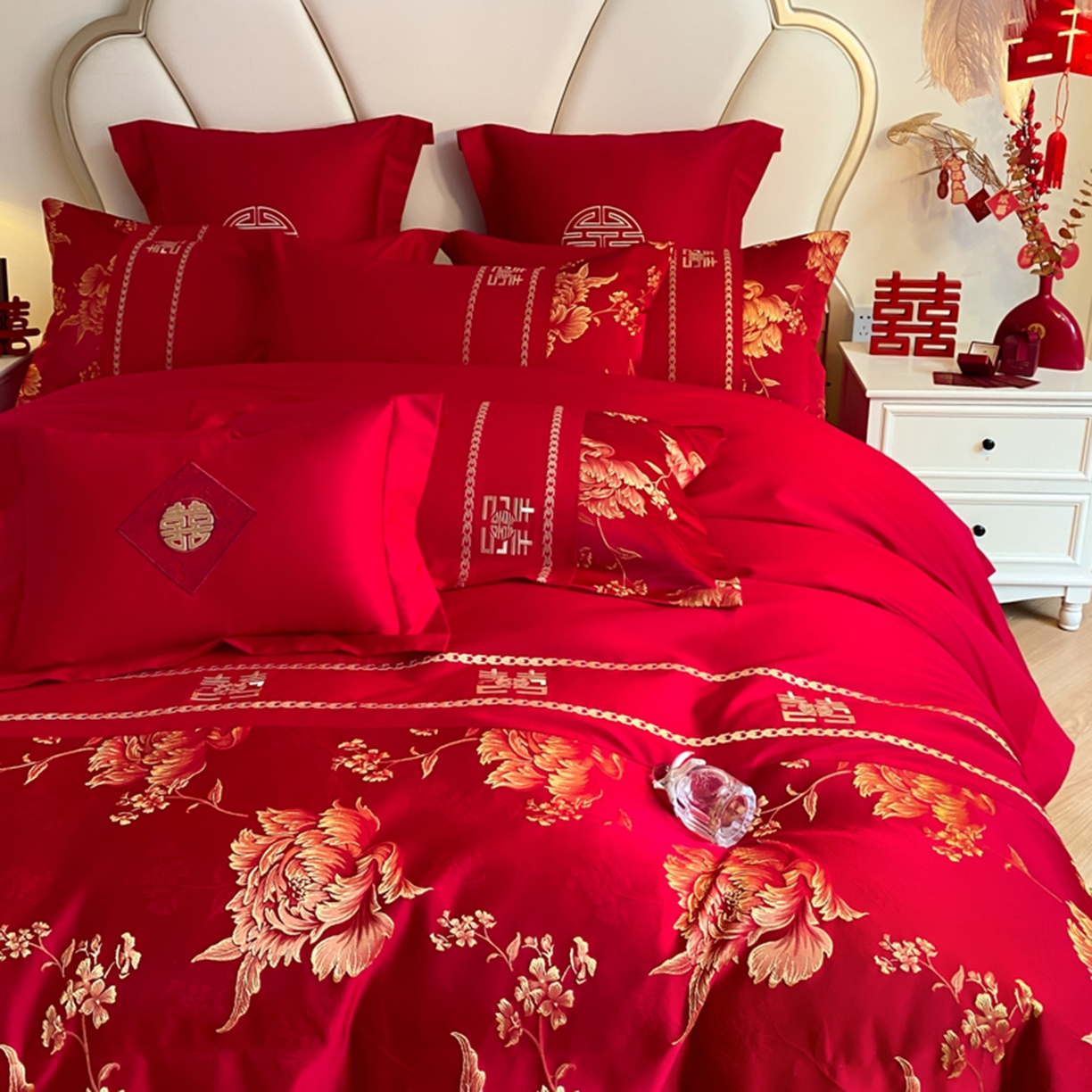 91家纺网 家纺一手货源 找家纺 博纳家纺 2025新款亲肤棉婚庆绣花款四件套 富贵传承