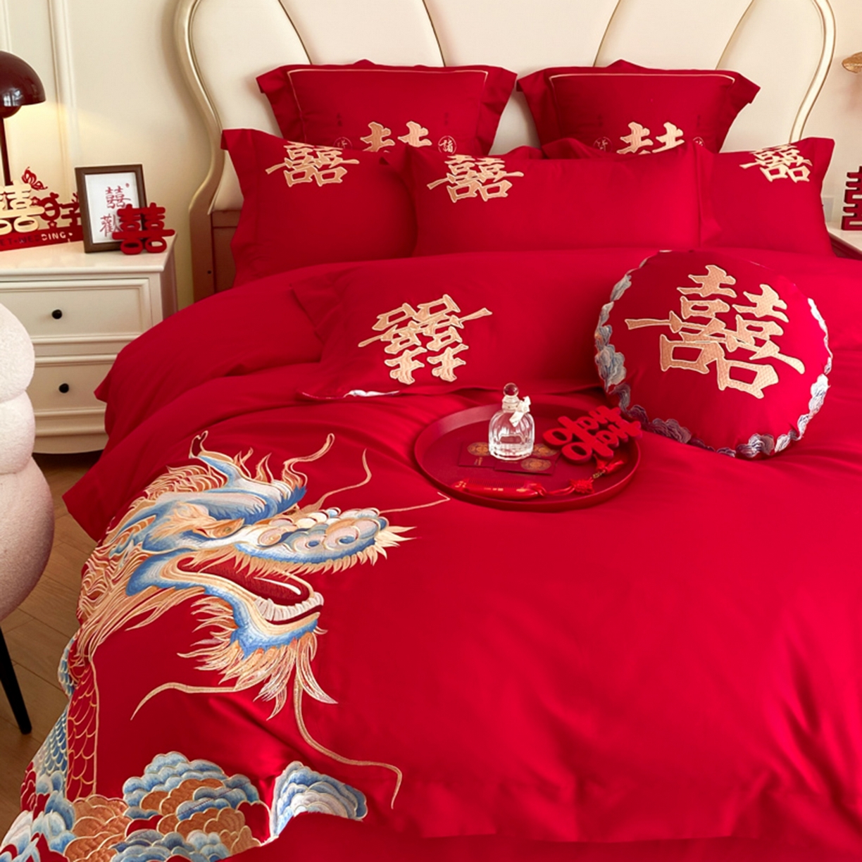 91家纺网 家纺一手货源 找家纺 博纳家纺 2025新款亲肤棉婚庆绣花款四件套 龙凤呈祥