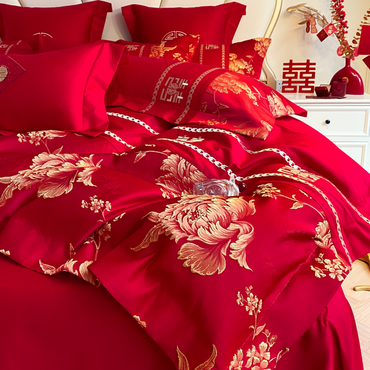 91家纺网 家纺一手货源 找家纺 博纳家纺 2025新款亲肤棉婚庆绣花款四件套 富贵传承