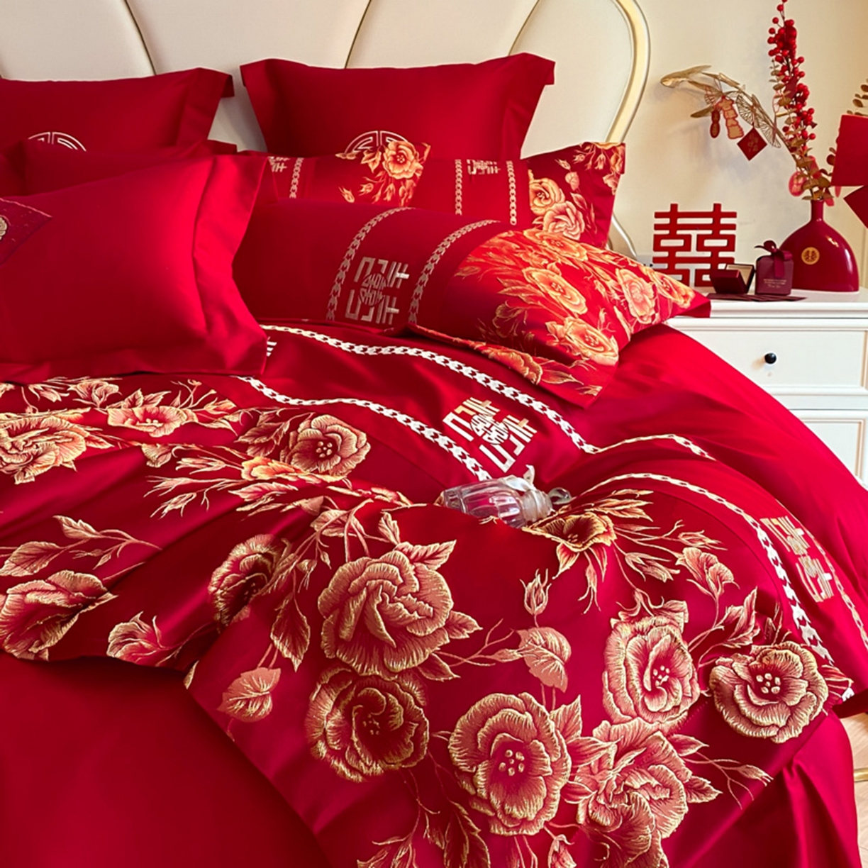 91家纺网 家纺一手货源 找家纺 博纳家纺 2025新款亲肤棉婚庆绣花款四件套 玫瑰庄园