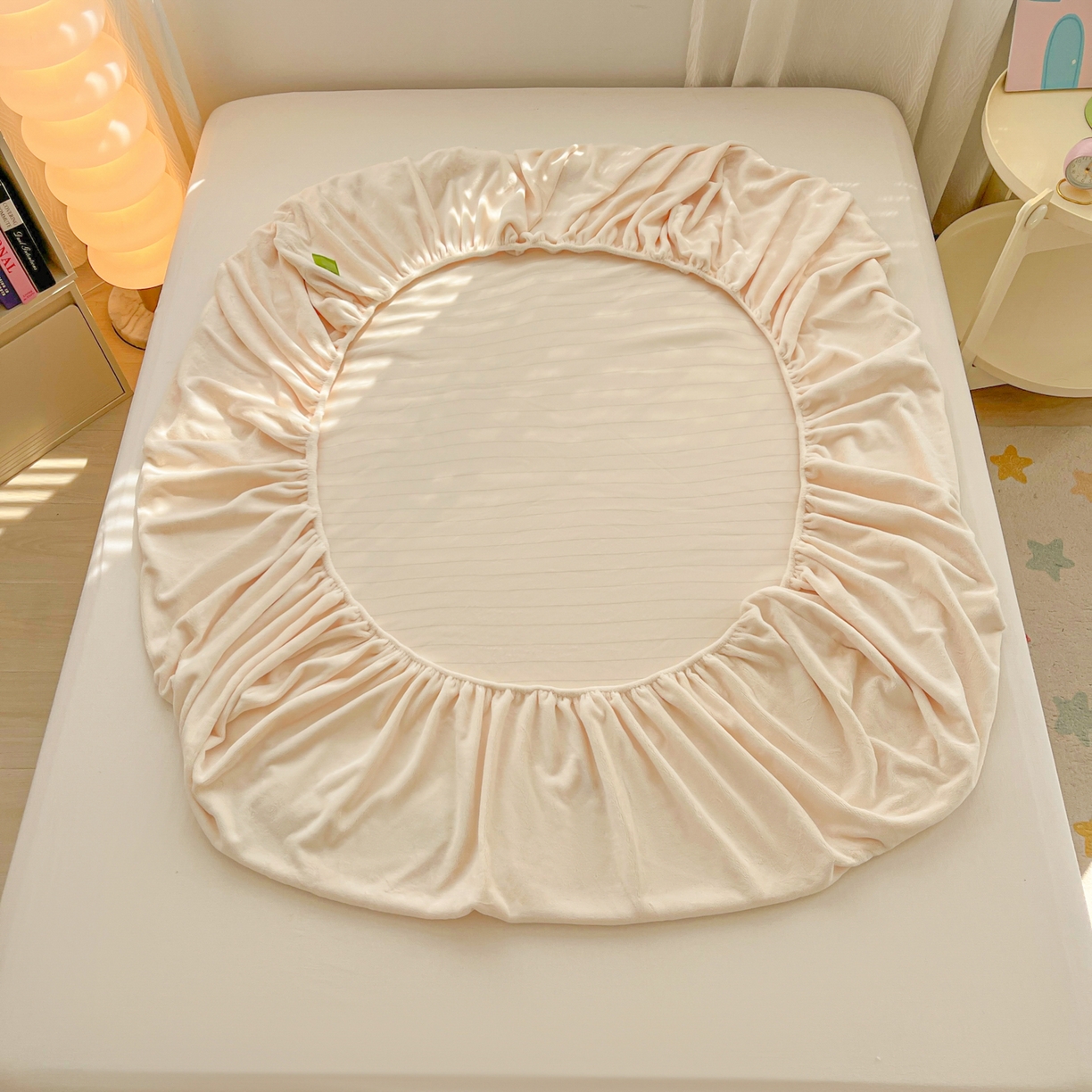 91家纺网 家纺一手货源 找家纺 （总）多乐家纺 2025新款高克重牛奶绒卡通刺绣单床笠床笠单件