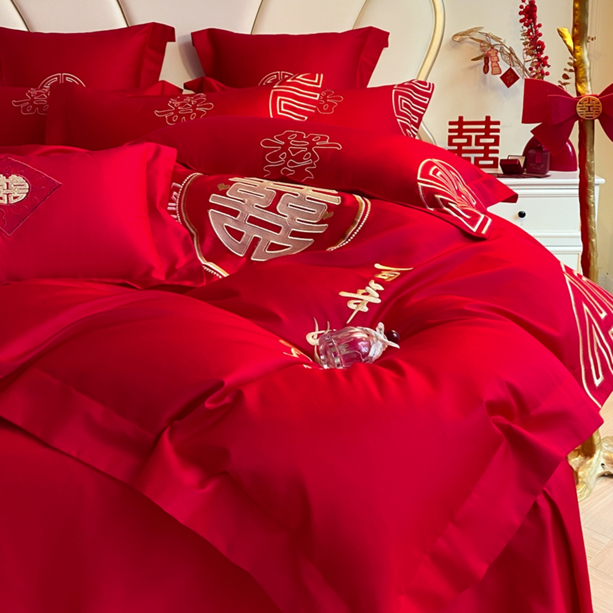 91家纺网 家纺一手货源 找家纺 博纳家纺 2025新款亲肤棉婚庆绣花款四件套 百喜纳福