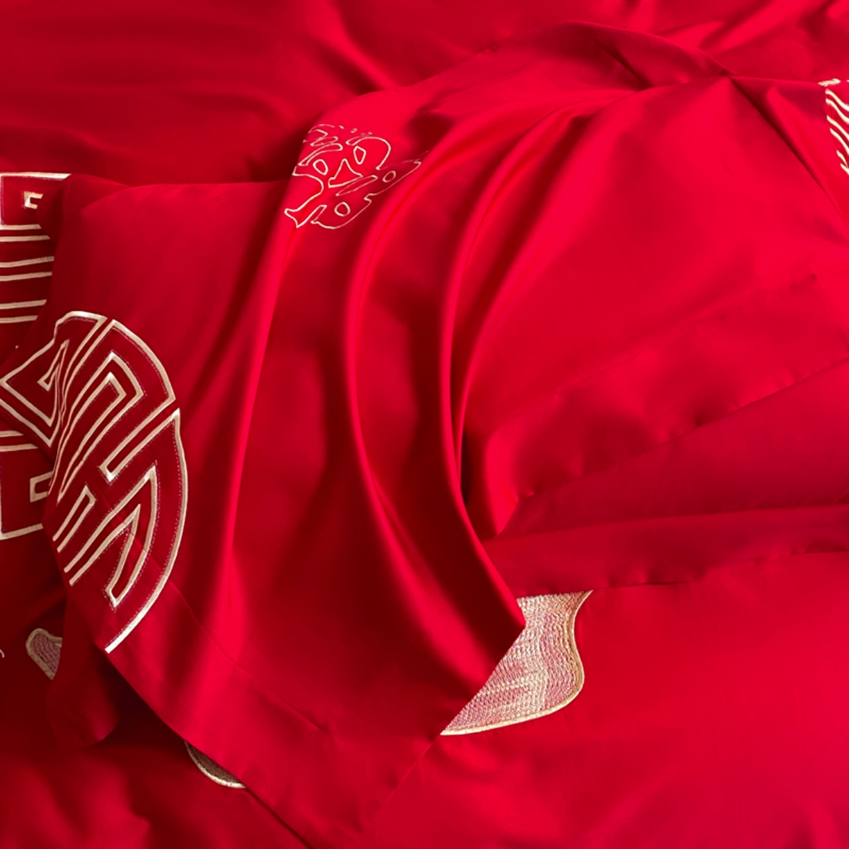 91家纺网 家纺一手货源 找家纺 博纳家纺 2025新款亲肤棉婚庆绣花款四件套 百喜纳福