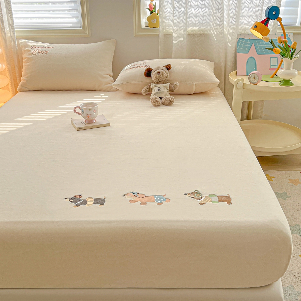 91家纺网 家纺一手货源 找家纺 （总）多乐家纺 2025新款高克重牛奶绒卡通刺绣单床笠床笠单件