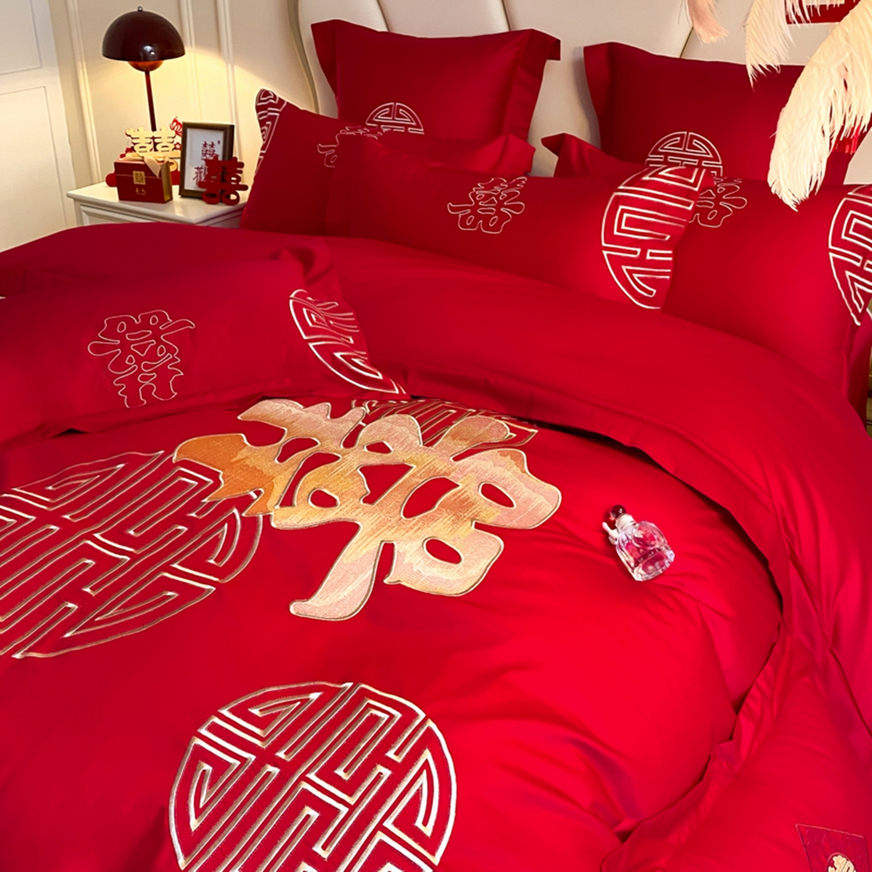 91家纺网 家纺一手货源 找家纺 博纳家纺 2025新款亲肤棉婚庆绣花款四件套 百喜纳福