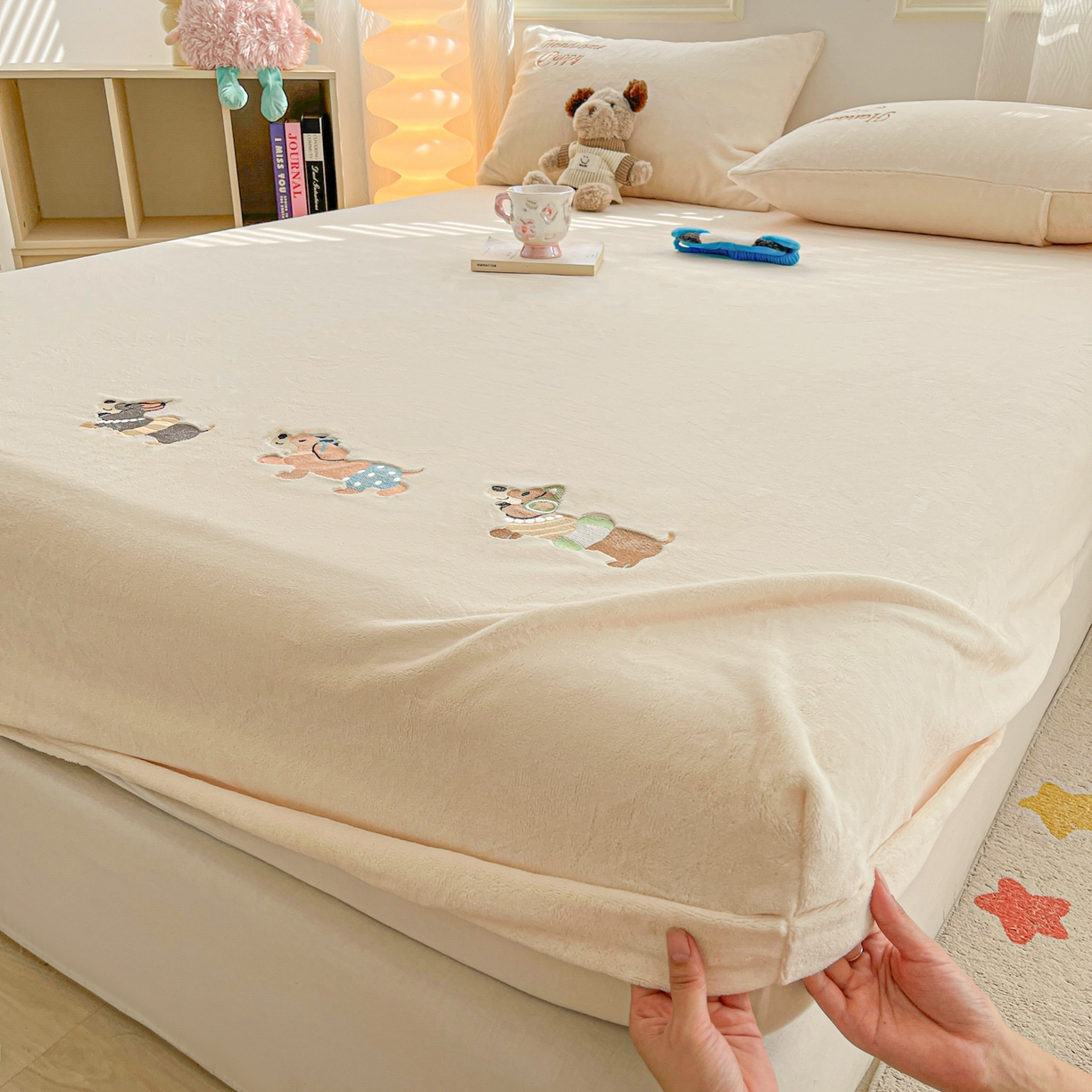 91家纺网 家纺一手货源 找家纺 （总）多乐家纺 2025新款高克重牛奶绒卡通刺绣单床笠床笠单件