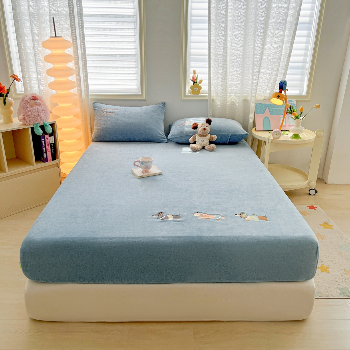 91家纺网 家纺一手货源 找家纺 多乐家纺 2025新款高克重牛奶绒卡通刺绣单床笠床笠单件 小狗-黛蓝