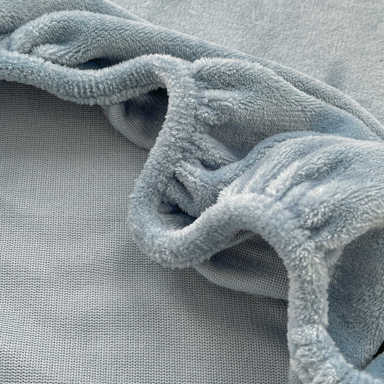 91家纺网 家纺一手货源 找家纺 多乐家纺 2025新款高克重牛奶绒卡通刺绣单床笠床笠单件 小狗-黛蓝