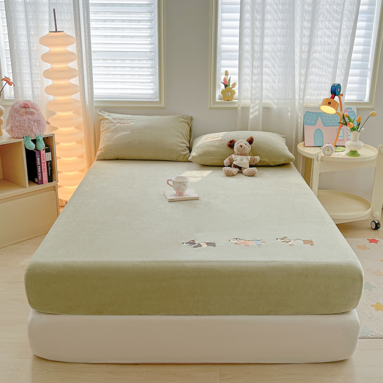 91家纺网 家纺一手货源 找家纺 多乐家纺 2025新款高克重牛奶绒卡通刺绣单床笠床笠单件 小狗-橄榄绿