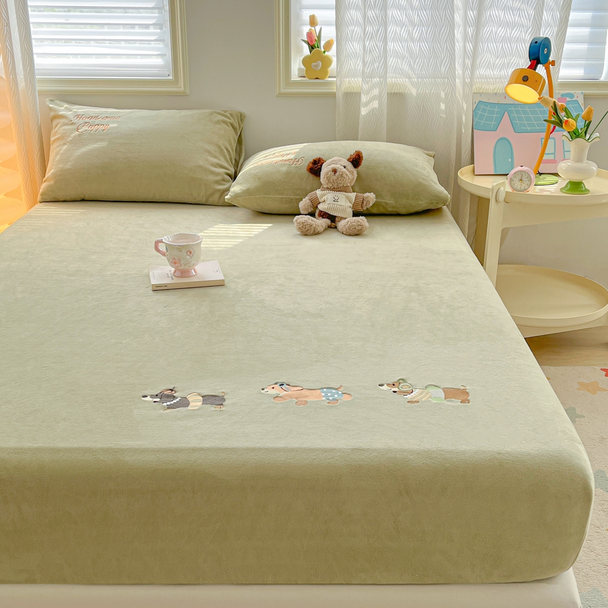 91家纺网 家纺一手货源 找家纺 多乐家纺 2025新款高克重牛奶绒卡通刺绣单床笠床笠单件 小狗-橄榄绿