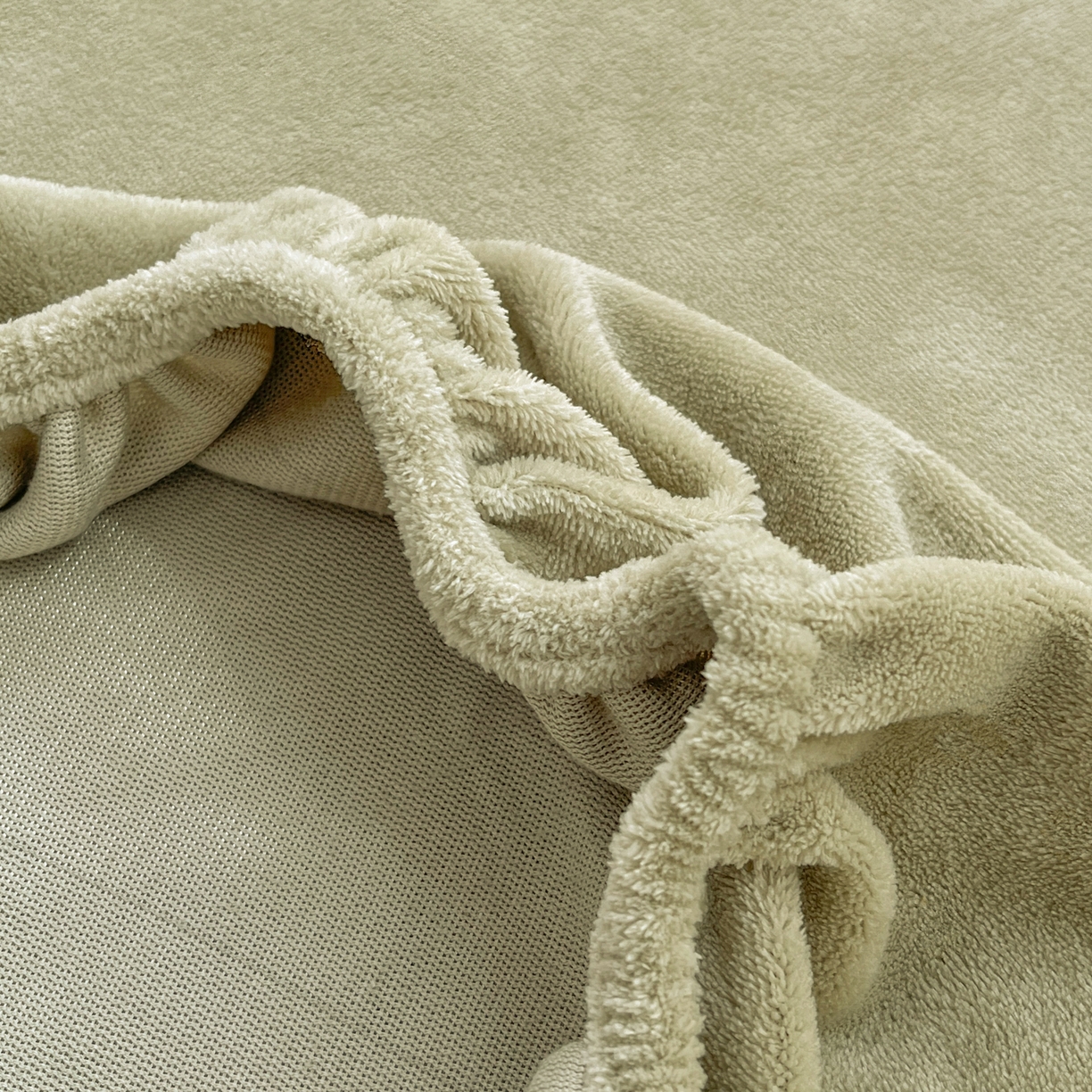 91家纺网 家纺一手货源 找家纺 多乐家纺 2025新款高克重牛奶绒卡通刺绣单床笠床笠单件 小狗-橄榄绿