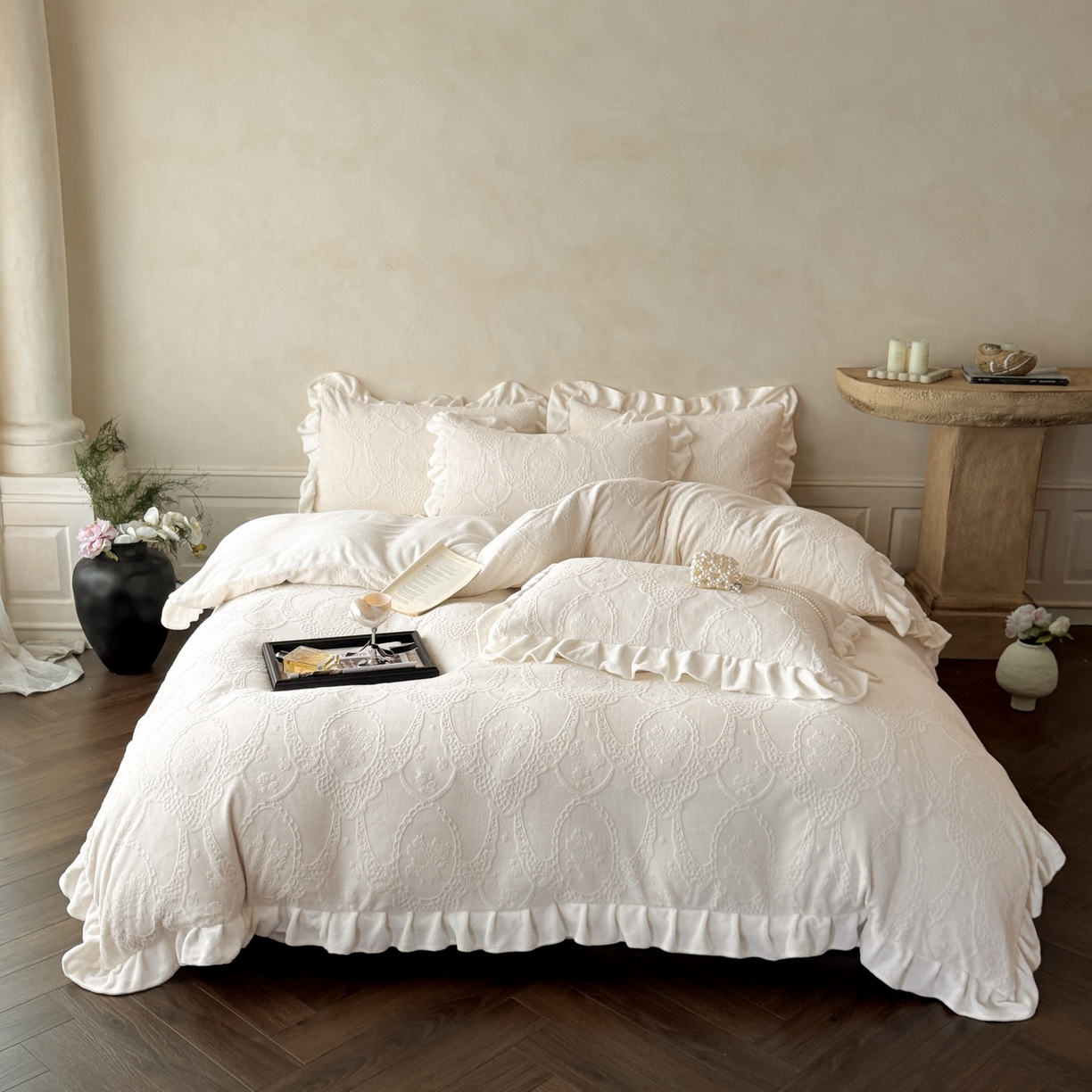 91家纺网 家纺一手货源 找家纺 （总）慕澄家纺 2025新款高克重牛奶绒花边款雕花四件套