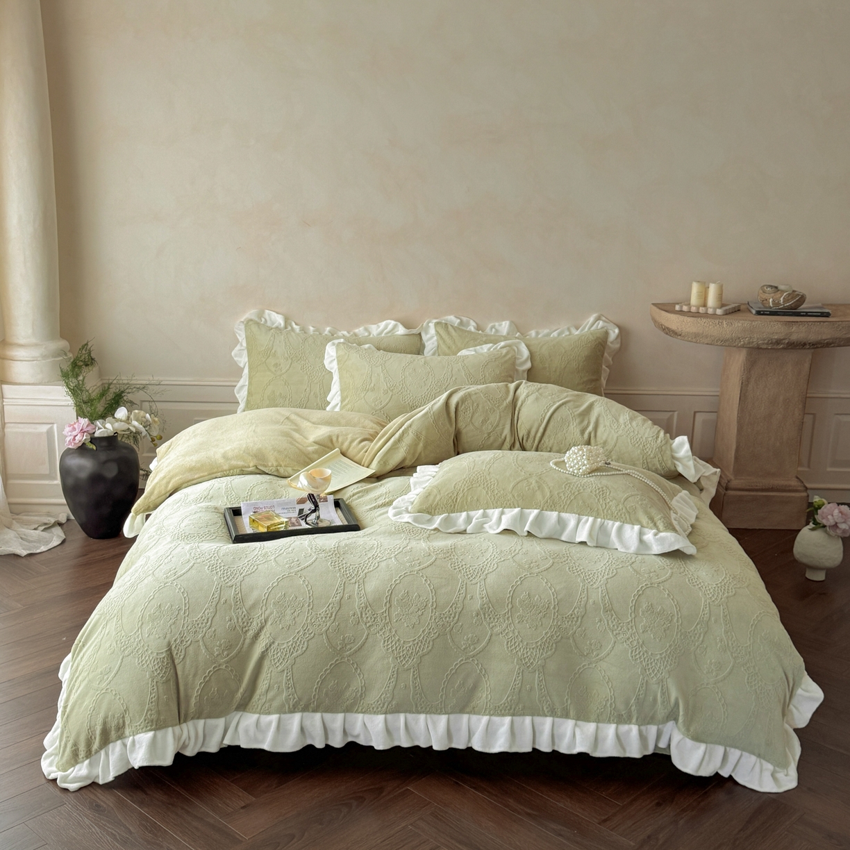 91家纺网 家纺一手货源 找家纺 （总）慕澄家纺 2025新款高克重牛奶绒花边款雕花四件套