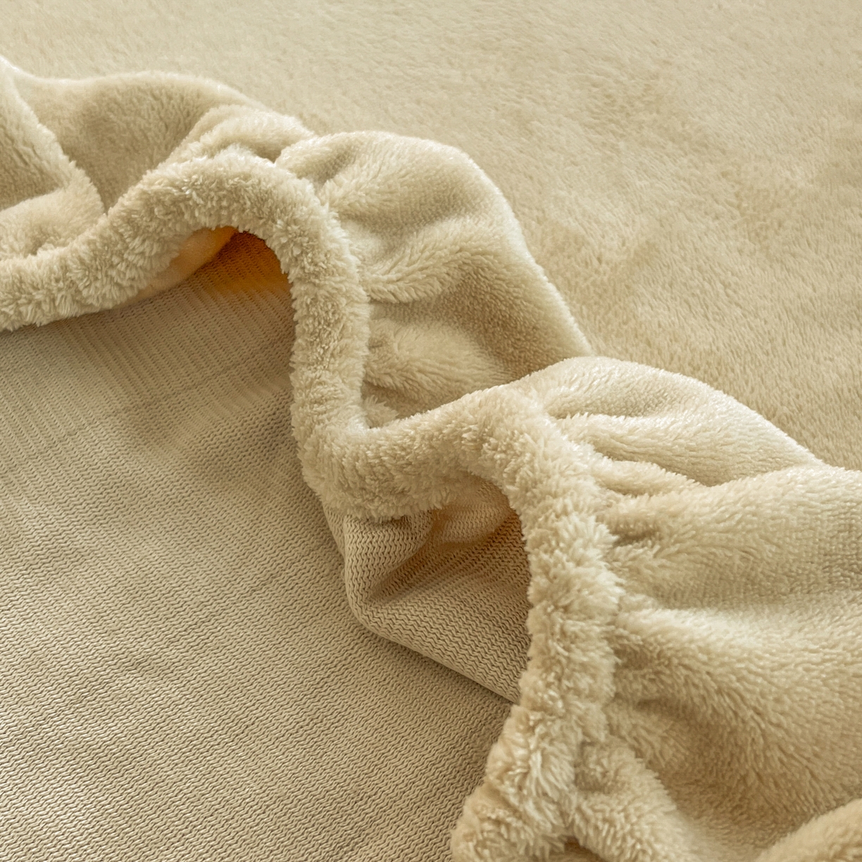 91家纺网 家纺一手货源 找家纺 多乐家纺 2025新款高克重牛奶绒卡通刺绣单床笠床笠单件 小狗-卡其