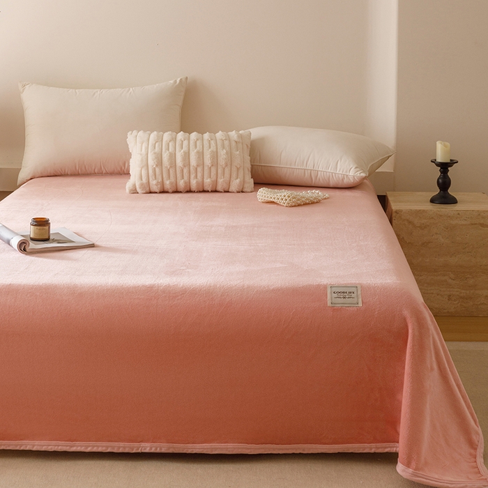 91家纺网 家纺一手货源 找家纺 悦然毛巾被 2025新款300克印花牛奶绒盖毯休闲毯素色毛毯毯子 甜粉