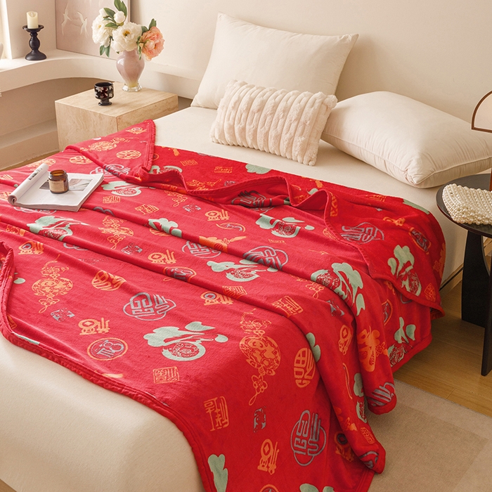 91家纺网 家纺一手货源 找家纺 悦然毛巾被 2025新款300克印花牛奶绒盖毯休闲毯素色毛毯毯子 百福毯红