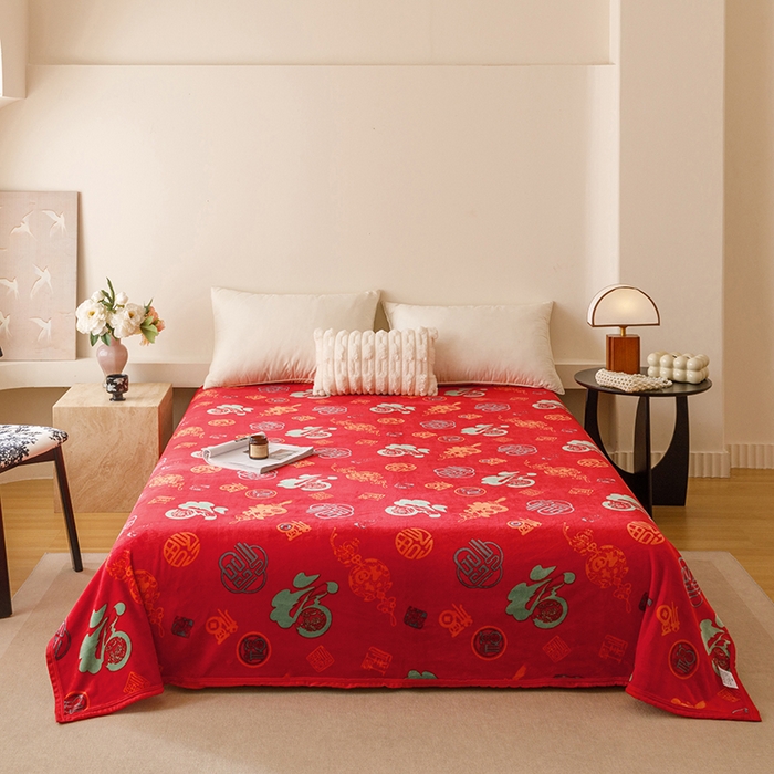 91家纺网 家纺一手货源 找家纺 悦然毛巾被 2025新款300克印花牛奶绒盖毯休闲毯素色毛毯毯子 百福毯红