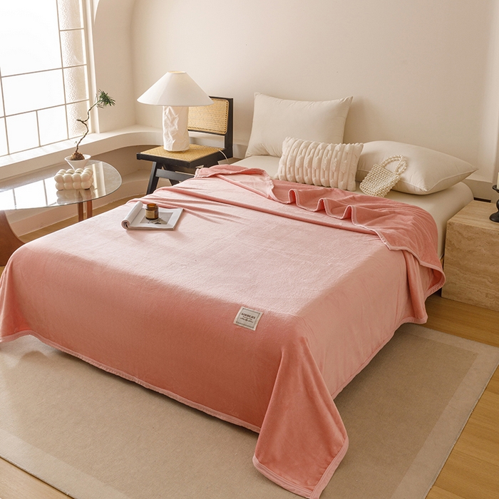 91家纺网 家纺一手货源 找家纺 悦然毛巾被 2025新款300克印花牛奶绒盖毯休闲毯素色毛毯毯子 甜粉