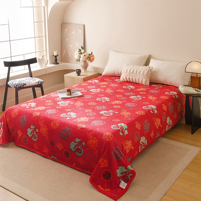 91家纺网 家纺一手货源 找家纺 悦然毛巾被 2025新款300克印花牛奶绒盖毯休闲毯素色毛毯毯子 百福毯红