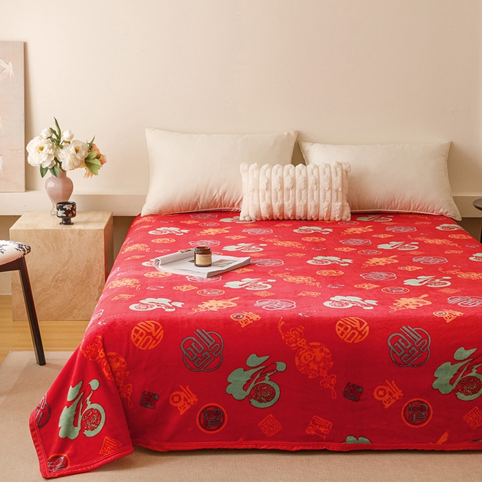 91家纺网 家纺一手货源 找家纺 悦然毛巾被 2025新款300克印花牛奶绒盖毯休闲毯素色毛毯毯子 百福毯红