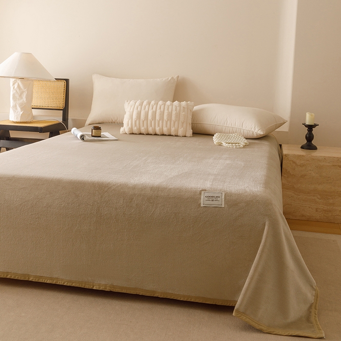 91家纺网 家纺一手货源 找家纺 悦然毛巾被 2025新款300克印花牛奶绒盖毯休闲毯素色毛毯毯子 玉白