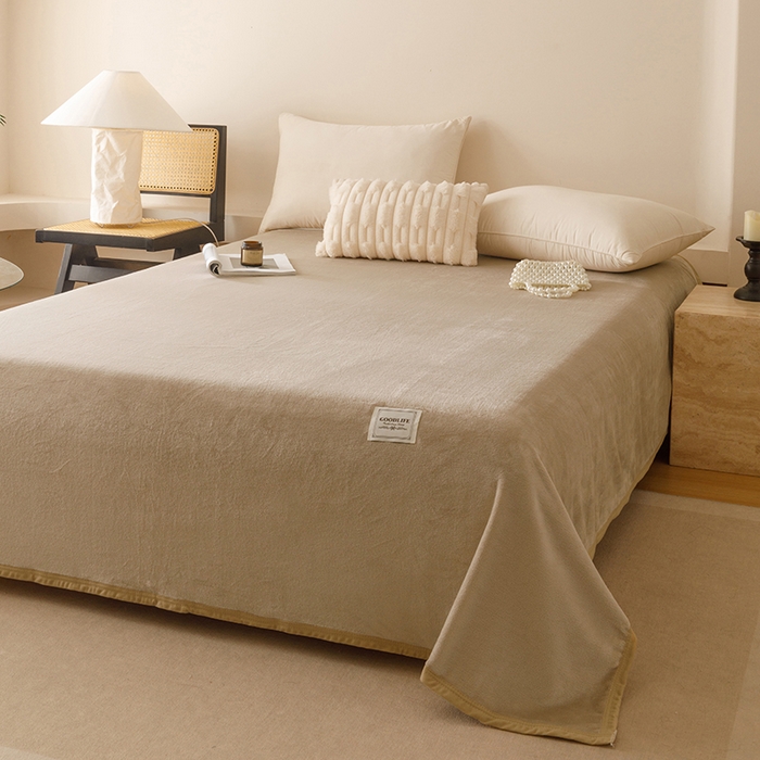 91家纺网 家纺一手货源 找家纺 悦然毛巾被 2025新款300克印花牛奶绒盖毯休闲毯素色毛毯毯子 玉白