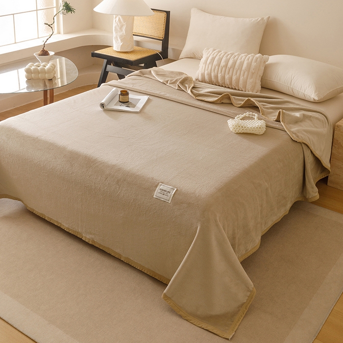 91家纺网 家纺一手货源 找家纺 悦然毛巾被 2025新款300克印花牛奶绒盖毯休闲毯素色毛毯毯子 玉白