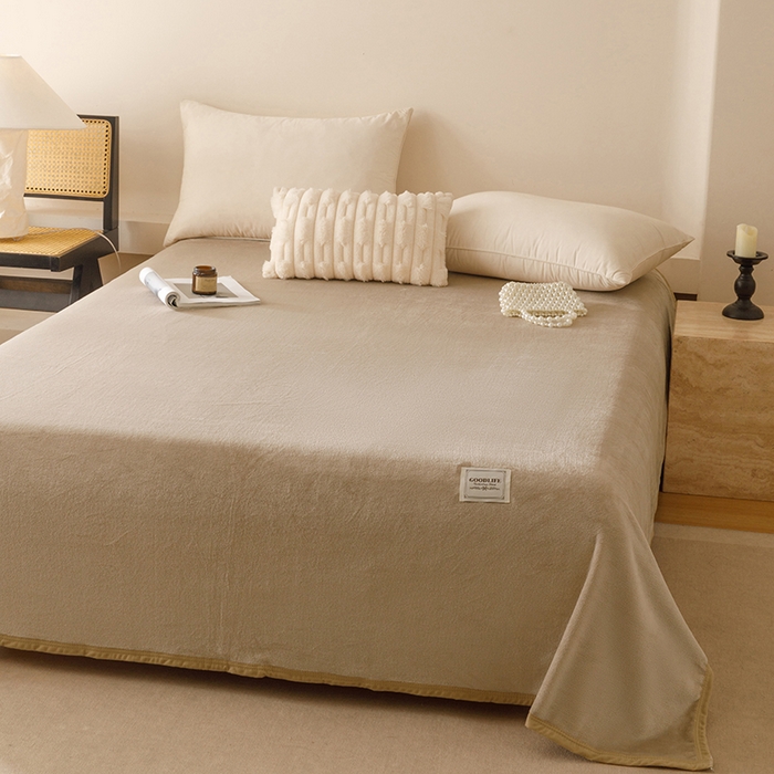 91家纺网 家纺一手货源 找家纺 悦然毛巾被 2025新款300克印花牛奶绒盖毯休闲毯素色毛毯毯子 玉白