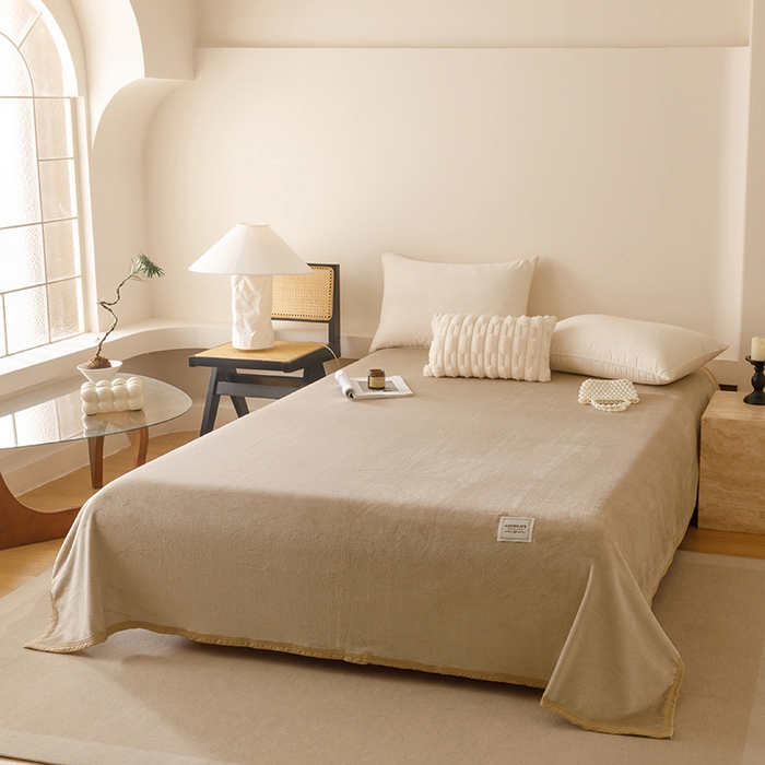 91家纺网 家纺一手货源 找家纺 悦然毛巾被 2025新款300克印花牛奶绒盖毯休闲毯素色毛毯毯子 玉白