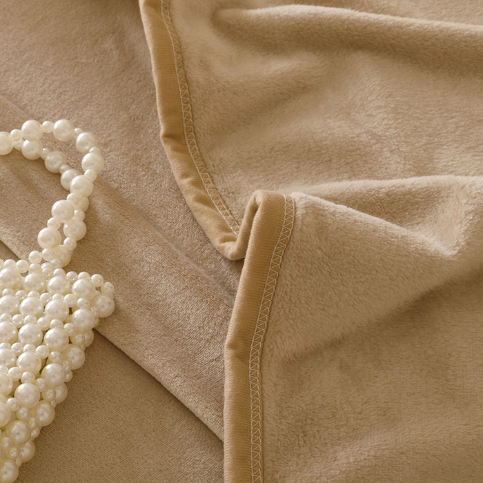 91家纺网 家纺一手货源 找家纺 悦然毛巾被 2025新款300克印花牛奶绒盖毯休闲毯素色毛毯毯子 玉白