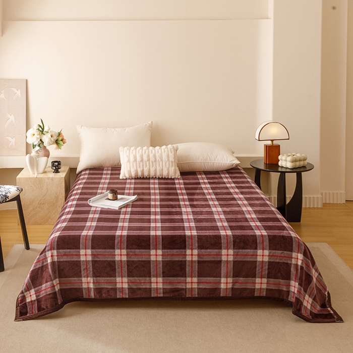 91家纺网 家纺一手货源 找家纺 悦然毛巾被 2025新款300克印花牛奶绒盖毯休闲毯素色毛毯毯子 流光格咖