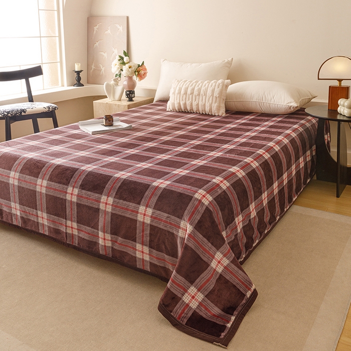 91家纺网 家纺一手货源 找家纺 悦然毛巾被 2025新款300克印花牛奶绒盖毯休闲毯素色毛毯毯子 流光格咖